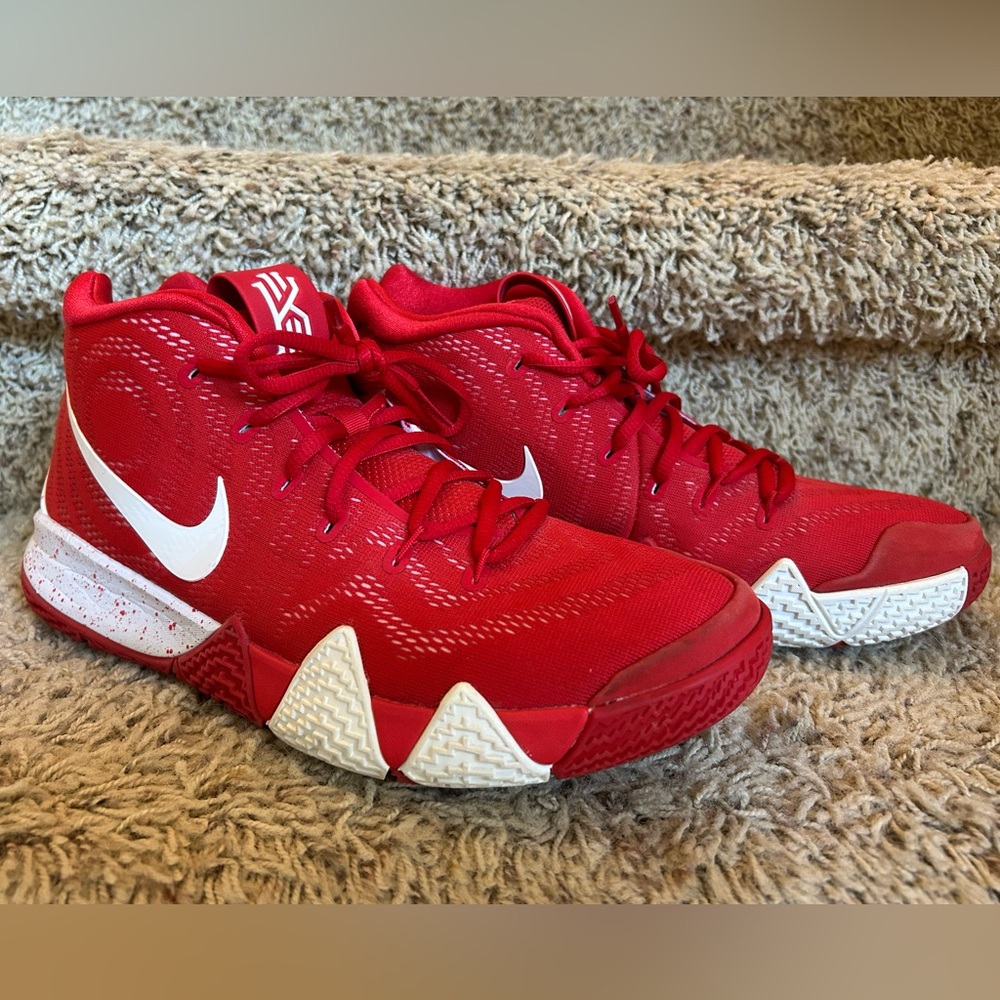 Nike Kyrie 4 Sneakers. University Red. Size Mens US 10